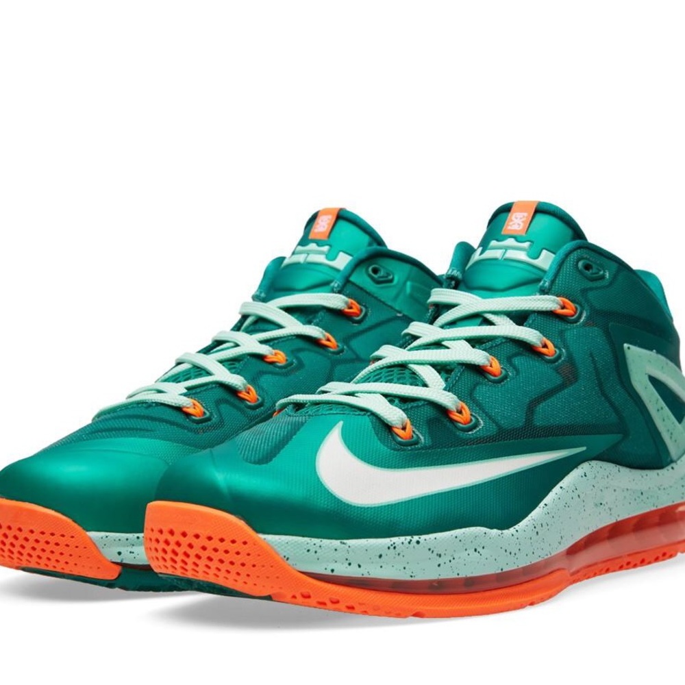 NIKE LEBRON xi 11 low in amazing condition